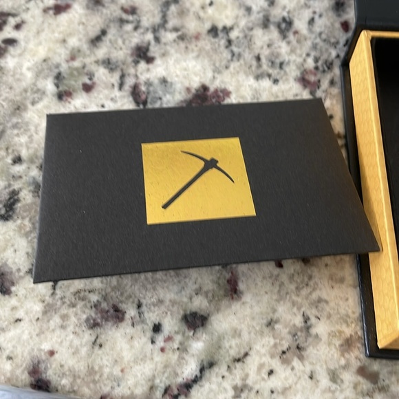 Exclusive - Like New - GLD 20” Silver 4mm Rope Chain w/ Praying Hands Pendant - Picture 3 of 8